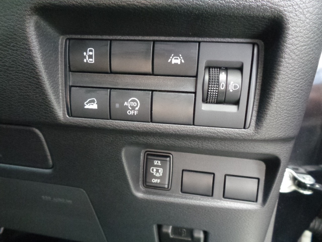 左側電動スライドドア　e-Assist　ヒルディセントコントロール　アイドリングストップOFFスイッチ　ＥＴＣ車載器