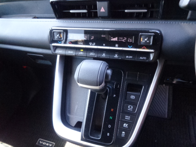 運転席＆助手席シートヒーター　左右独立温度コントロールオートエアコン