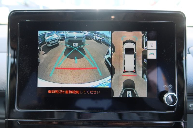 上から見たようなモニターで駐車をアシスト