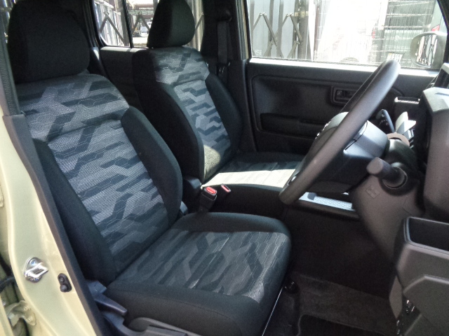 運転席シート上下アジャスター付