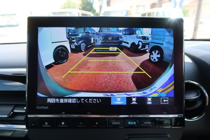 バックモニターで駐車をアシスト