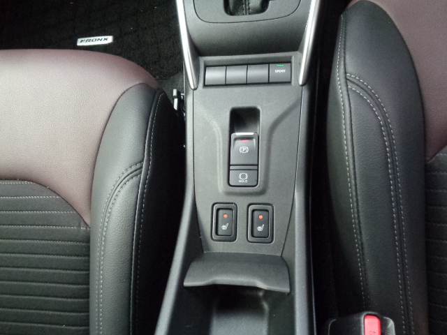 電動パーキングブレーキ　運転席＆助手席シートヒーター