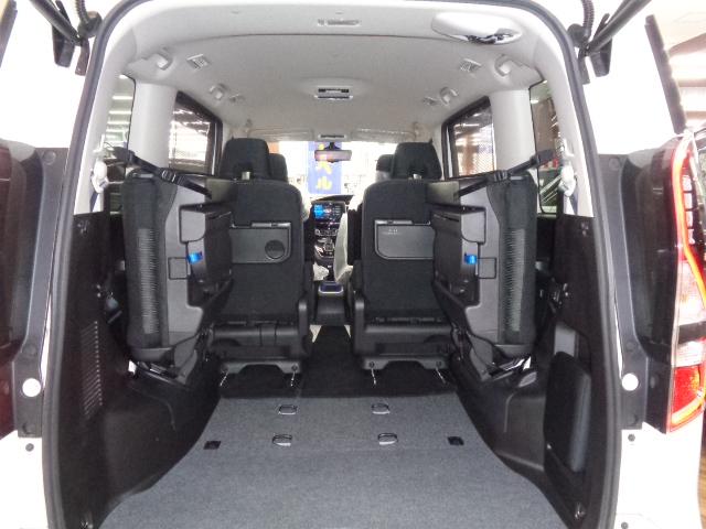 サードシート跳ね上げ状態　　　　　　　Y