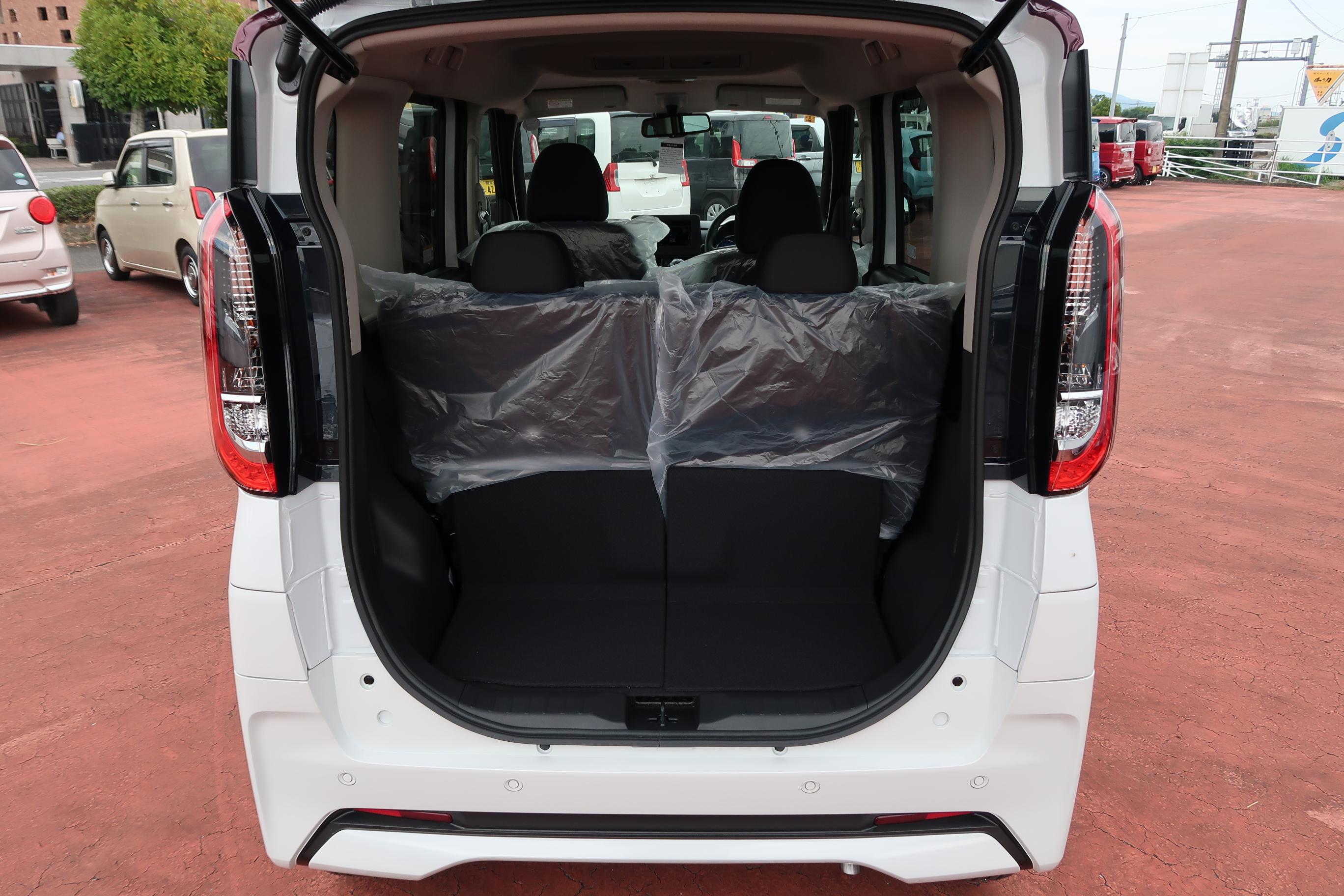 乗せる荷物に合わせてシートアレンジ可能　　　T.O