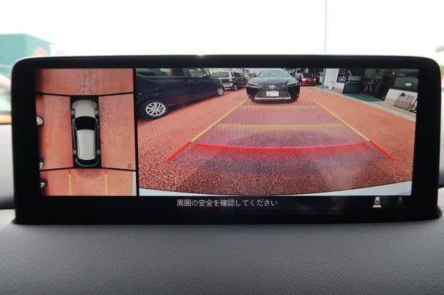 上から見たようなモニターで駐車をアシスト