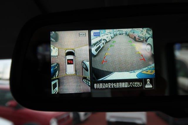 上から見たようなモニターで駐車をアシスト