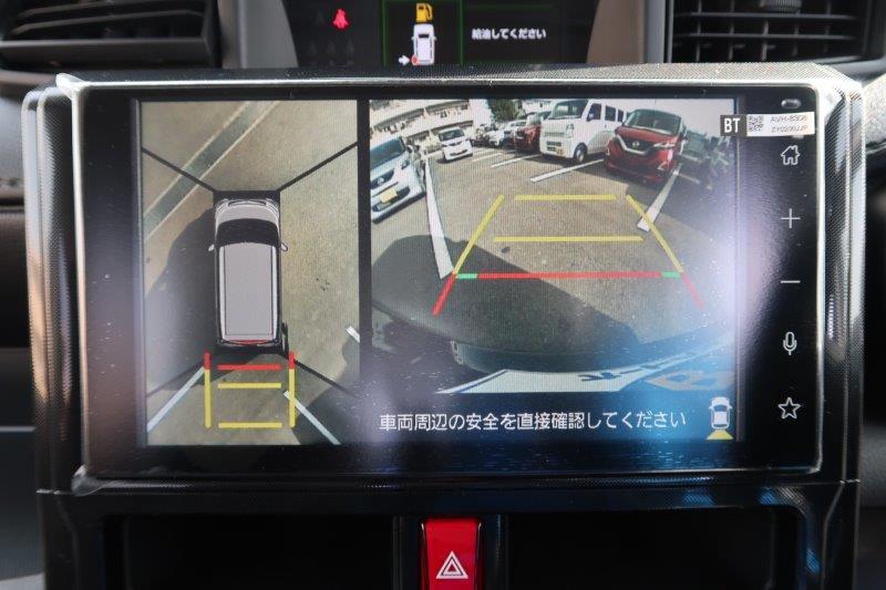 上から見たようなモニターで駐車をアシスト