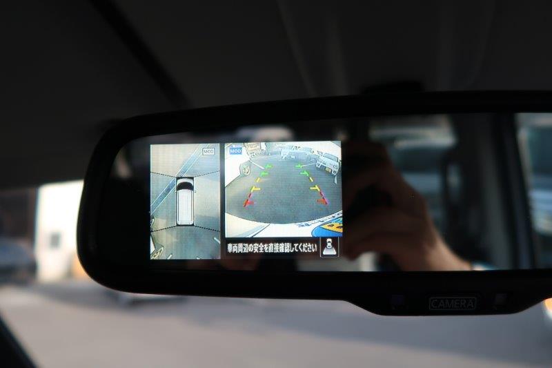 上から見たようなモニターで駐車をアシスト