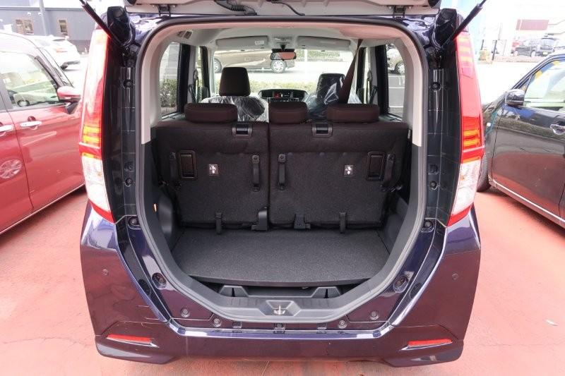 乗せる荷物に合わせてシートアレンジ可能　　　T.O