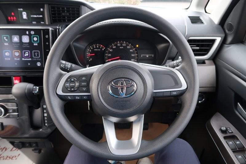 ハンドルのスイッチで簡単なオーディオ操作可能