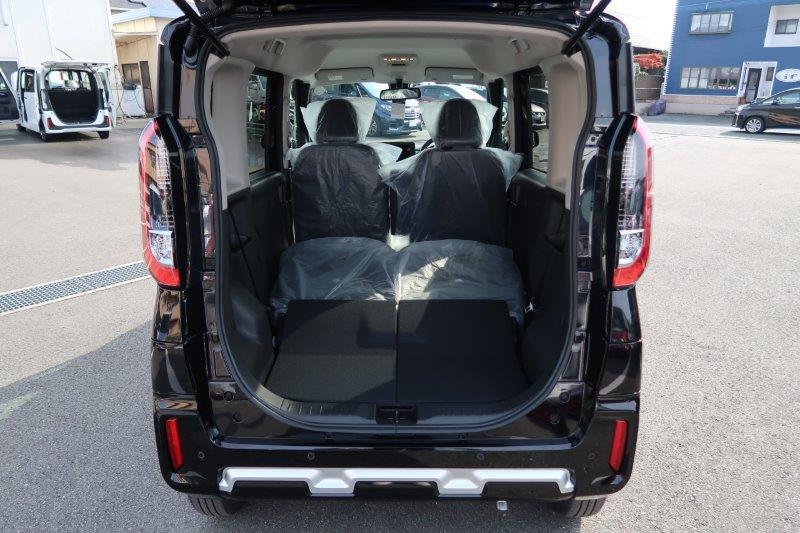 乗せる荷物に合わせてシートアレンジ可能　　　　T.O