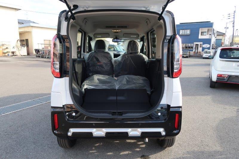 乗せる荷物に合わせてシートアレンジ可能　　　T.O