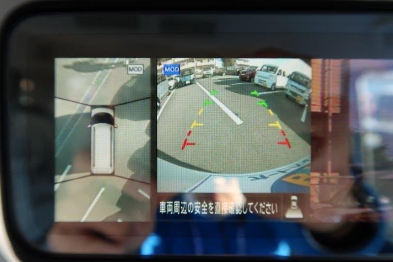 上から見たようなモニターで駐車をアシスト