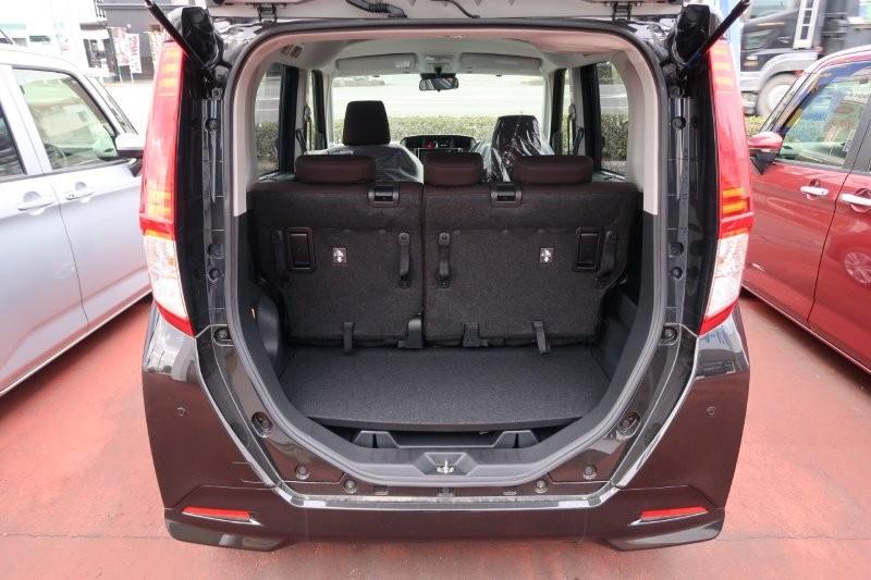 乗せる荷物に合わせてシートアレンジ可能　　　T.O