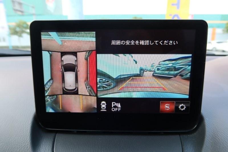上から見たようなモニターで駐車をアシスト