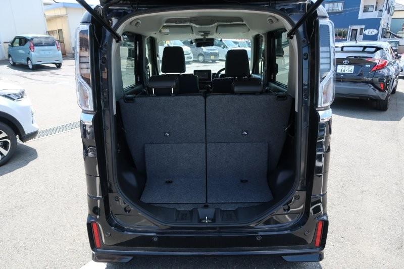 乗せる荷物に合わせてシートアレンジ可能　　　T.O