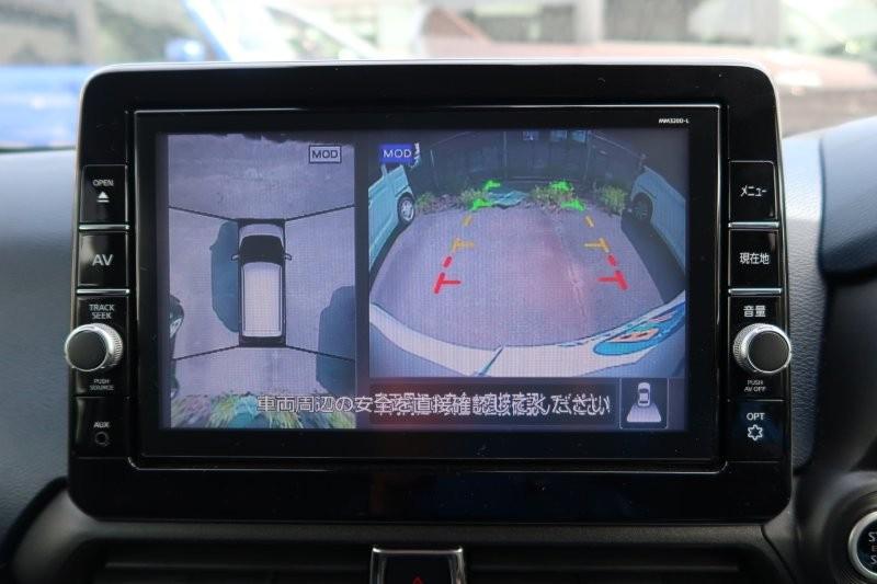 上から見たようなモニターで駐車をアシスト