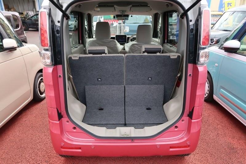 乗せる荷物に合わせてシートアレンジ可能　　　T.O
