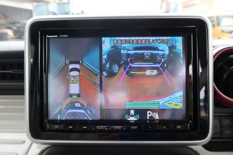 上から見たようなモニターで駐車をアシスト