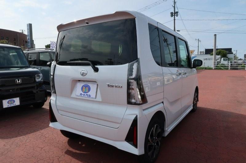 コーナーセンサーで障害物をお知らせ