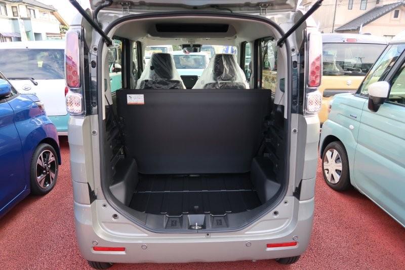 乗せる荷物に合わせてシートアレンジ可能　　　T.O