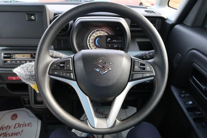 ハンドルのスイッチで簡単なオーディオ操作可能