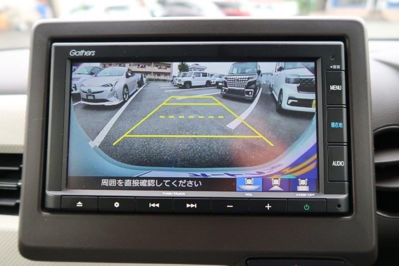 バックモニターで駐車をアシスト