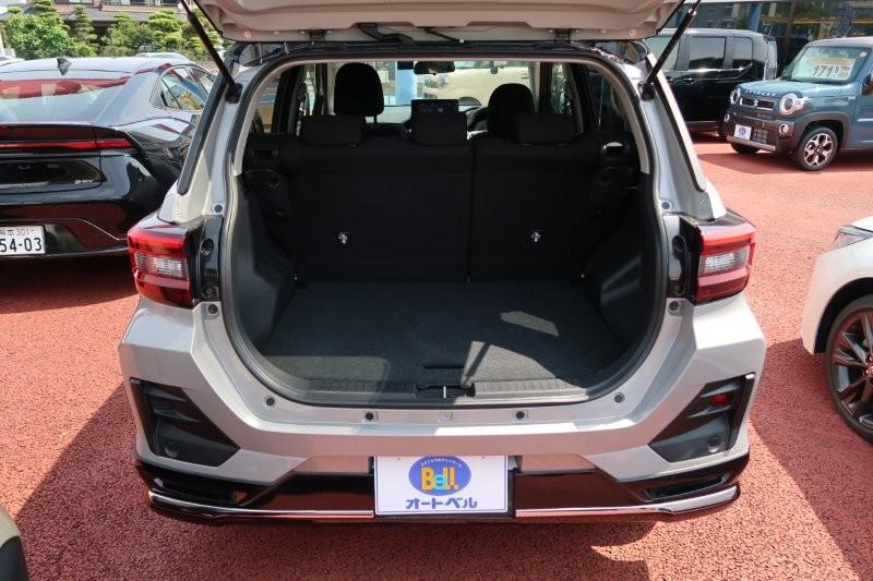 乗せる荷物に合わせてシートアレンジ可能　　　T.O