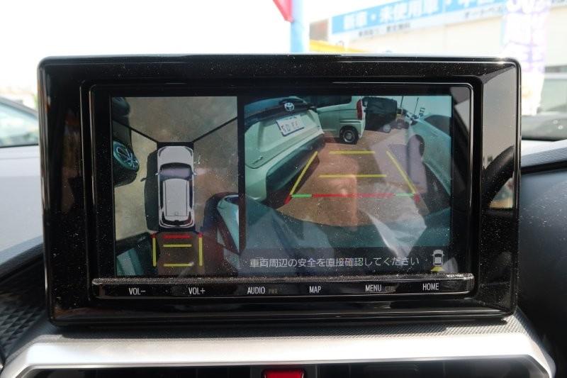 上から見たようなモニターで駐車をアシスト