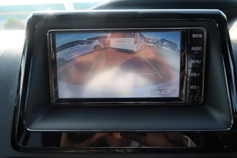 バックモニターで駐車をアシスト