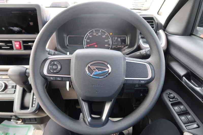 ハンドルのスイッチで簡単なオーディオ操作可能