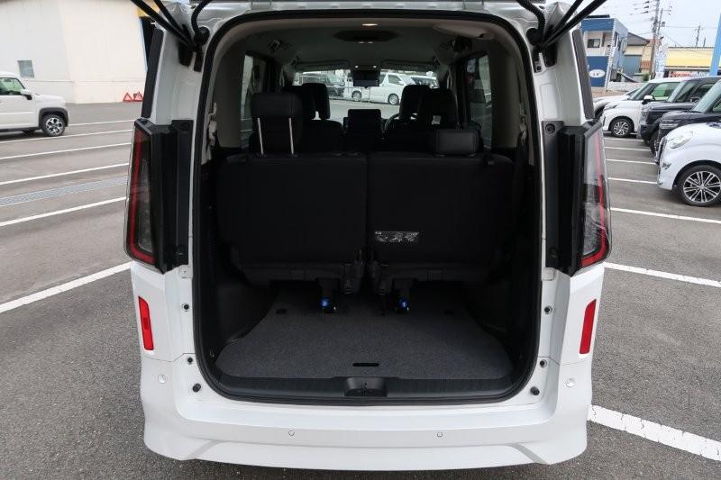乗せる荷物に合わせてシートアレンジ可能