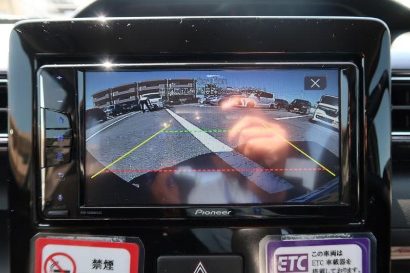 バックモニターで駐車をアシスト