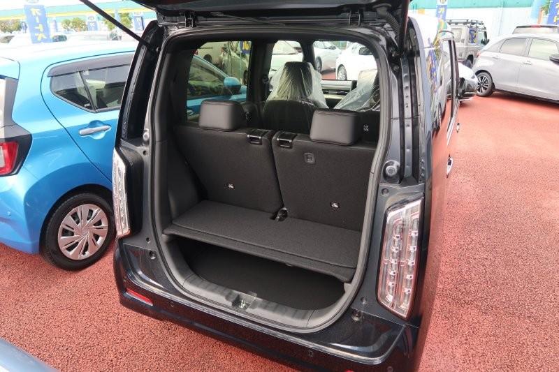 乗せる荷物に合わせてシートアレンジ可能　　　T.O