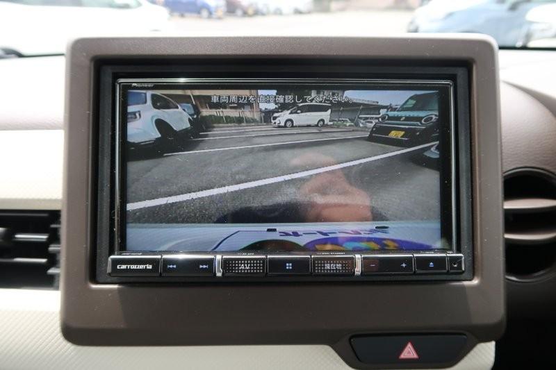 バックモニターで駐車をアシスト