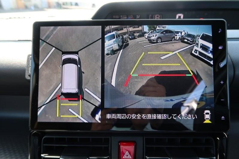 上から見たようなモニターで駐車をアシスト