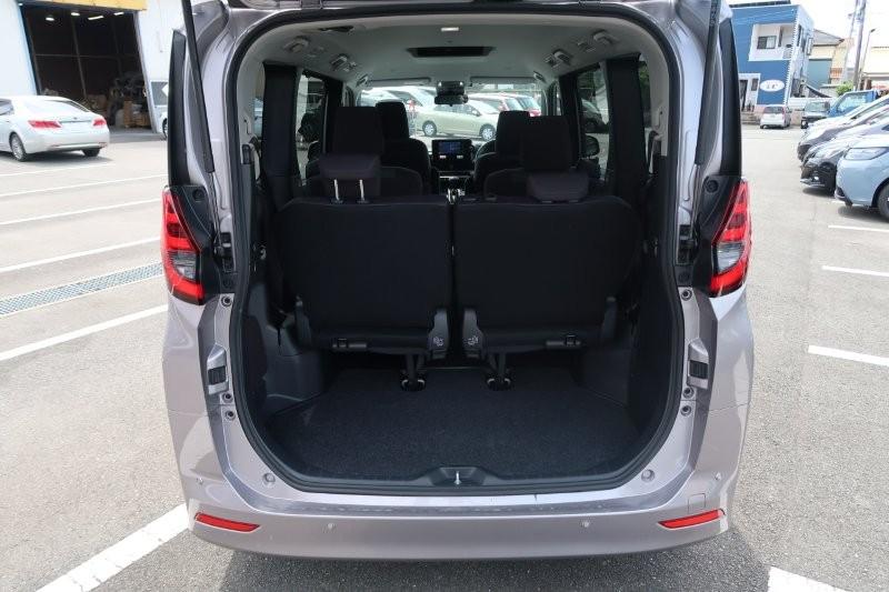 乗せる荷物に合わせてシートアレンジ可能　　　T.O