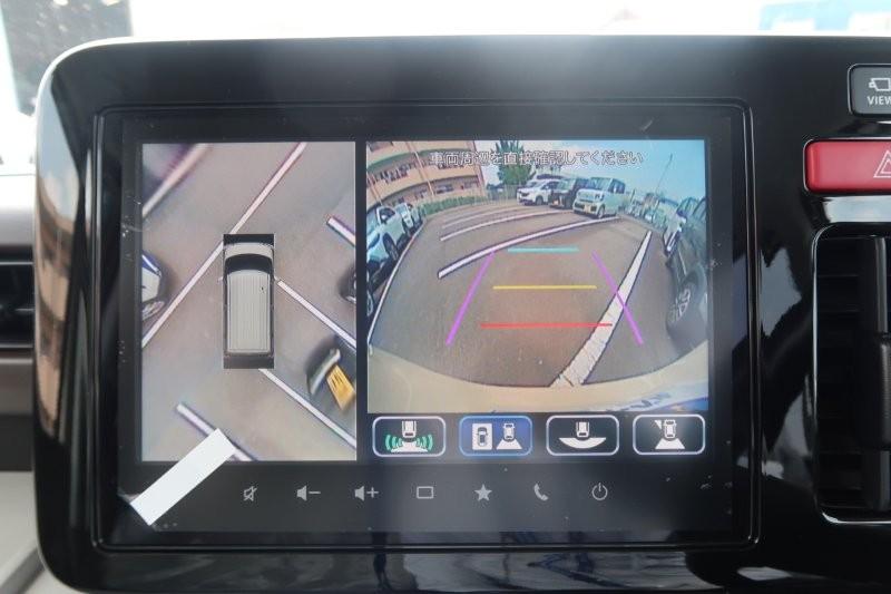 上から見たようなモニターで駐車をアシスト