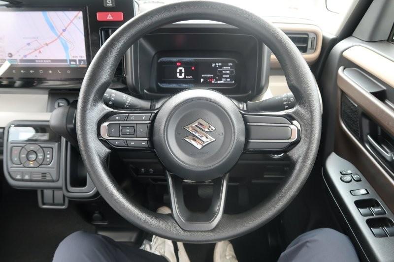 ハンドルのスイッチで簡単なオーディオ操作可能