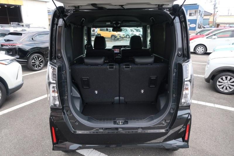 乗せる荷物に合わせてシートアレンジ可能　　　T.O