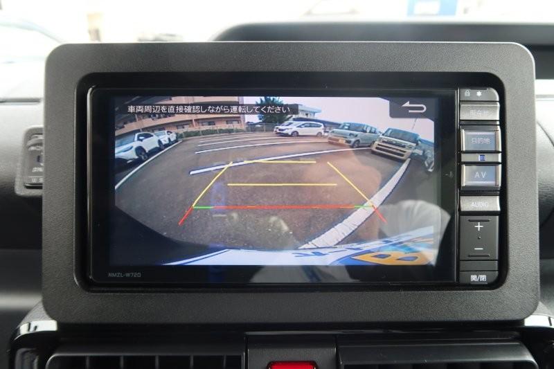 バックモニターで駐車をアシスト