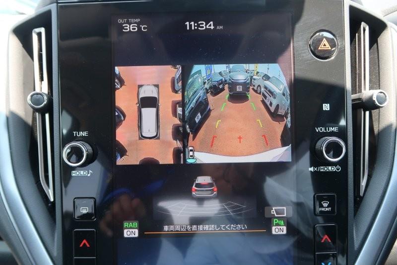 上から見たようなモニターで駐車をアシスト