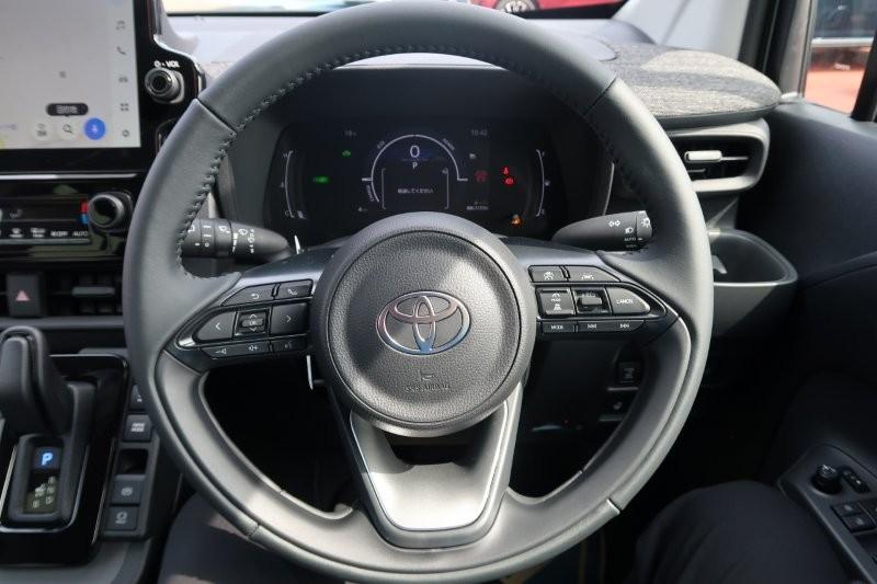 ハンドルのスイッチで簡単なオーディオ操作可能