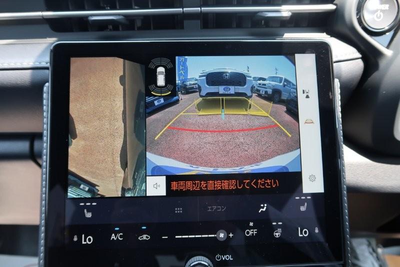 上から見たようなモニターで駐車をアシスト