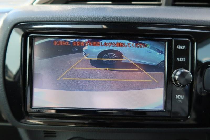 バックモニターで駐車をアシスト
