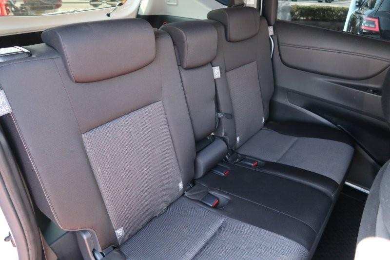 後席もゆったり乗れる室内空間