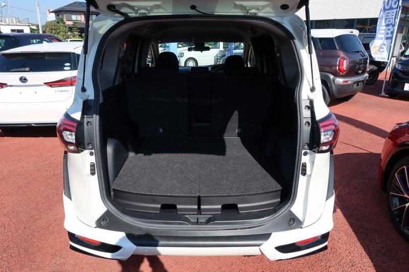 荷物もたくさん積めるラゲッジスペース　　　T.O