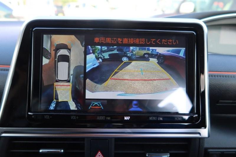 上から見たようなモニターで駐車をアシスト