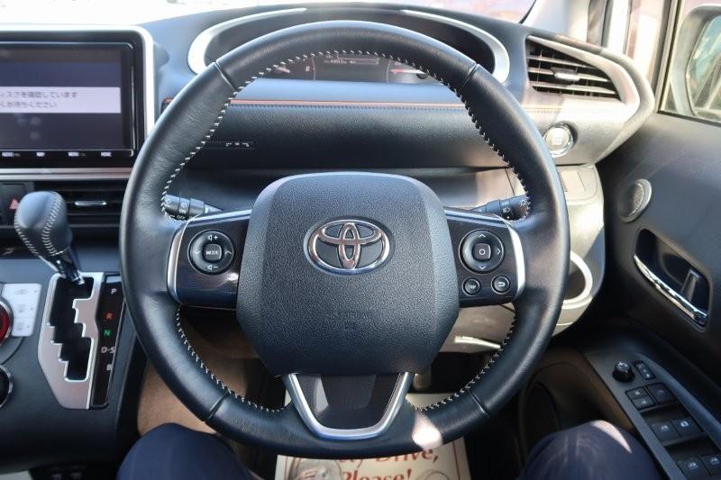 ハンドルのスイッチで簡単なオーディオ操作可能