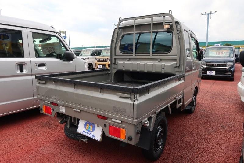 パーキングセンサーで障害物をお知らせ